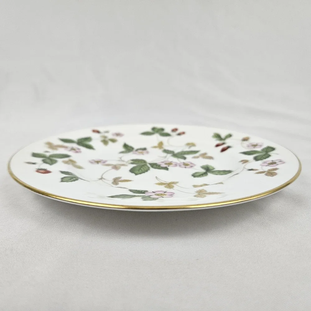Wedgwood Wild Strawberry Bread Butter Plate Gold Trim 6